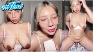 คลิปหลุด Onlyfans babynookie น้องนุ๊กกี่ขวัญใจสายอวบเงี่ยนอีกแล้ว ไลฟ์สดคุยกับแฟนคลับดูคลิปตัวเองแล้วเงี่ยน เลยแหวกนมโชว์ซะเลยนมอย่างใหญ่ เขี่ยเม็ดแตดไปด้วยแล้วแหย่หีรัวๆจนน้ำแฉะ