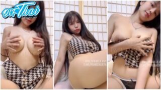 คลิปหลุด Onlyfans pimnalin น้องเมจิกพิมนาลิน โชว์เสียวหน้ากล้องแต่งตัวยั่วสุดๆเกาะอกลายสก็อต เปิดนมแล้วขยี้หัวนมนมใหญ่เต็มมือเค้นนมยั่วแฟนคลับ น่าจับเย็ดสุดๆจะซอยให้ไม่ยั้ง