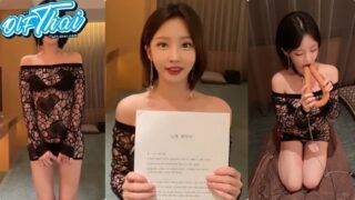 คลิปหลุด sunwall95 onlyfans น้องซันวอลสาวเกาหลีหน้าหวาน เซ็นสัญญายอมเป็นทาสใส่ปลอกคอสวมล่ามโซ่เหมือนสัตว์เลี้ยง สั่งให้ดูดควยปลอมยาวใหญ่โชว์ อมลึกสุดคอโดนจับเย็ดท่าหมาคาชุดดึงโซ่หีฟิตเสียวควยดีจัง